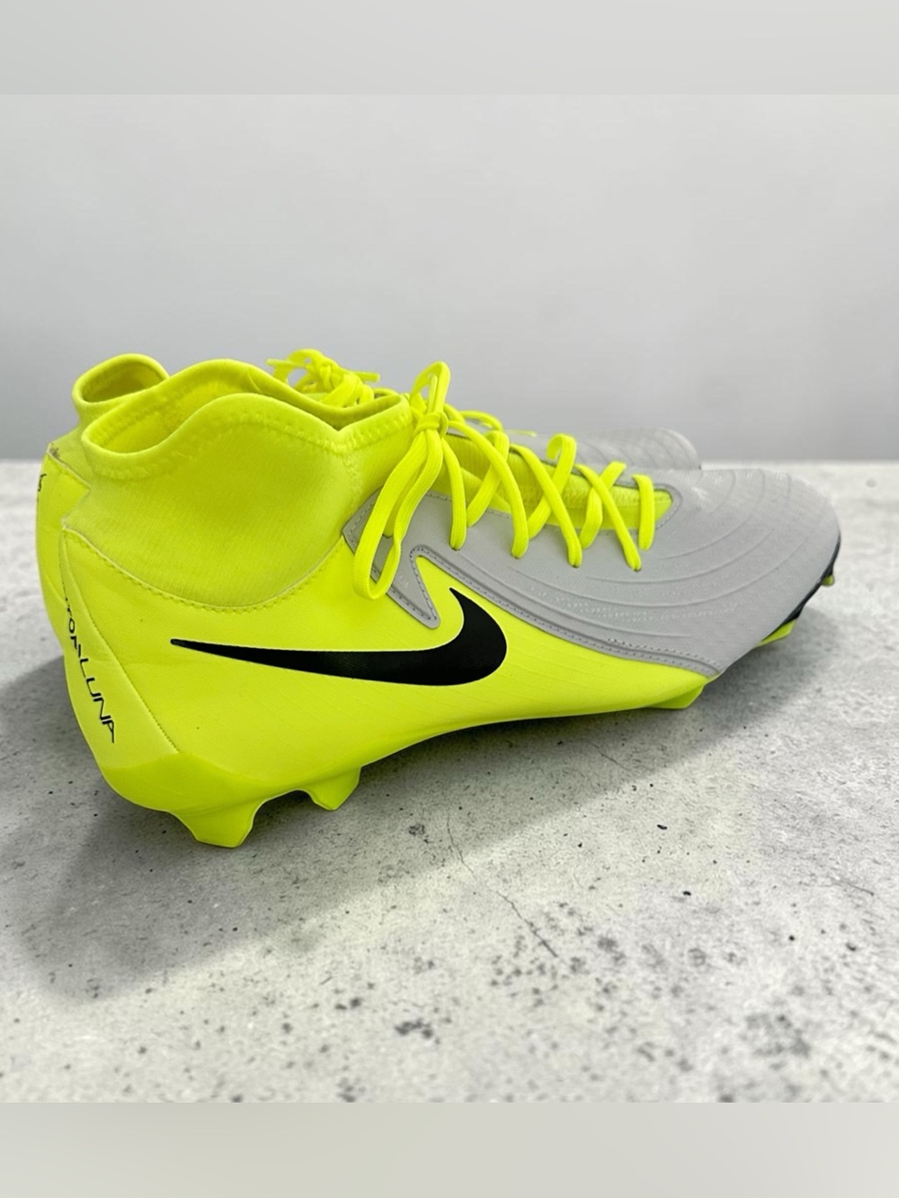 NWOT Nike Men's Phantom Luna 2 Pro Lace Up Soccer Cleats Neon Green/Gry Size:10
